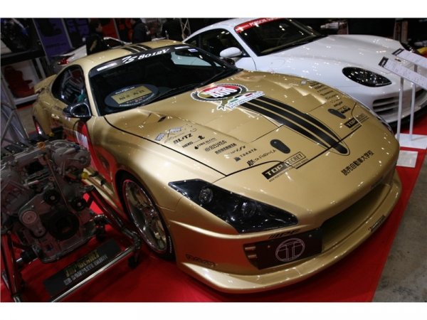 Въпреки увеличената си мощност, автомобилът използва, изключително надеждната 6-степенна скоростна кутия(JZA80) на Toyota Supra.