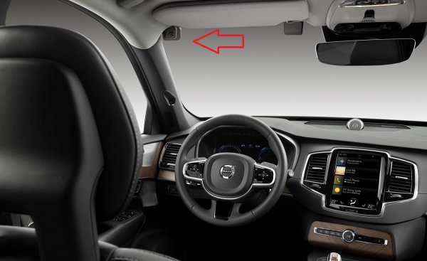 Затова Volvo създаде система, която не само ще открива симптоми на умора у водача, но и ще разпознава признаци на алкохолно опиянение. За целта няма да бъде използван тест за алкохол, а в колата ще бъдат поставени камери и сензори, които ще реагират при всяко отклонение от нормите на поведение на човека зад волана. Технологията ще отчита често мигане с очи, неестествена поза на тялото или забавена реакция. Тогава ще се намесва електрониката, която ще се свързва със службата Volvo on Call, а в крайни случаи сама ще предприема действия за пълното спиране на автомобила.