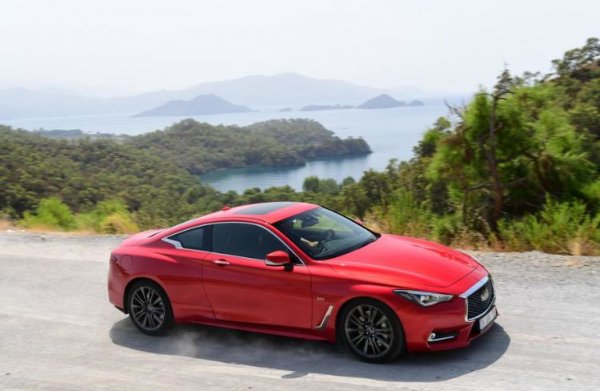 Като концепция Q60 е доста далеч от Supra, тъй като представлява комфортно купе с истински втори ред седалки. Но пък ако клиентът иска именно японски спортен автомобил на цена, по-ниска от тази на модела на Toyota, това съвсем не е лош вариант, тъй като този модел бързо печели симпатиите, на всеки който може да го подкара.

Версията с 3,0-литров V6 двигател с 405 к.с., 7-степенен автомат и система за задвижване на четирите колела струва 46 700 евро, което е доста привлекателно предложение. Добавянето на някои опции ще увеличи сумата, но това няма да е значително.