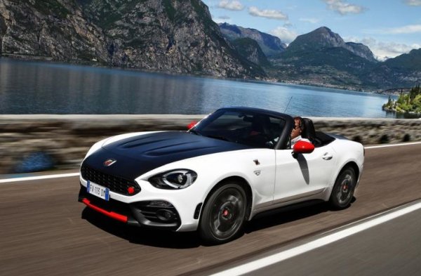 Двете машини могат да бъдат разглеждани като конкуренти на Supra само, ако става дума за базовата версия на модела на Toyota с 2,0-литров мотор. Тогава алтернативата в лицето на 124 Spider Abarth и топ-варианта на MX-5 не изглеждат безумно. 

Италианският модел има 1,4-литров турбомотор Multiair, който генерира 170 к.с. На свой ред MX-5 с най-мощния си двигател SkyActiv-G (PE-VPS) развива 184 к.с., като и двата модела струват до 35 000 евро

