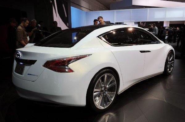 LA 2010 / Nissan Ellure Concept