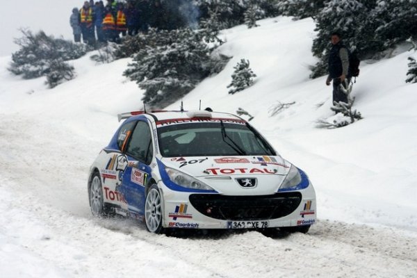 Peugeot записа нова страница в спортната си история, постигайки тройна победа с 207 Super 2000, воден от пилотите Себастиан Ожие, Фреди Лоа и Стефан Саразен.