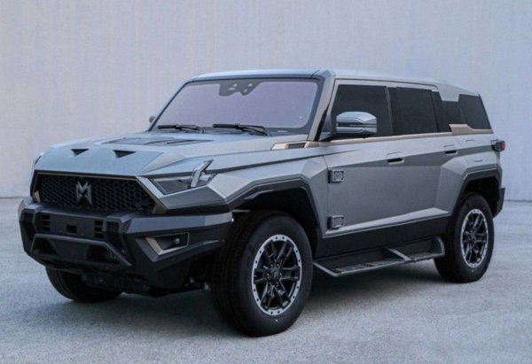 "Китайският Hummer" M-Hero 917 e продукт на новообособената дъщерна марка за високопроходими автомобили на гиганта Dongfeng. Това е изцяло електрически автомобил с 33.5 см минимален просвет в офроуд режим, с 1088 конски сили максимална мощност и 1400 нютонметра максимален въртящ момент. Цената в България още не е известна, но вероятно ще е близо 300,000 лева. Основната причина за това е в рекордно голямата батерия, с използваем капацитет почти 143 киловатчаса. Още през пролетта ADG Bulgaria обяви, че ще го предлага у нас, а сега и "Чайна Мотор Къмпани" анонсира премиера за модела на Софийския автосалон.
