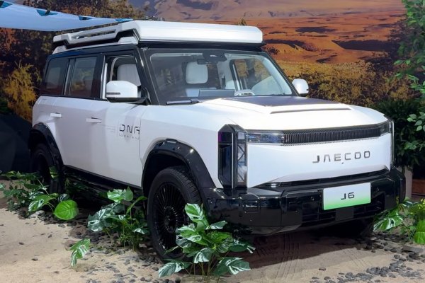 Още две марки на Chery, които ще влязат у нас през същия вносител като Omoda. Jaecoo е бранд, фокусиран основно върху SUV моделите, и се предлага успоредно с Omoda, в едни и същи шоуруми. Плановете на Chery са двете марки да постигнат 1.4 милиона продажби годишно до 2030. Името Jaecoo е комбинация от Jaeger (ловец на немски) и Cool - готин на английски. Дори не смеем да гадаем откъде идва името Exlantix, запазено за бъдещата трета марка от това съзвездие. Тя ще е фокусирана изцяло върху чистите електромобили, а първите й модели ще се появят на пазара през 2025. 
