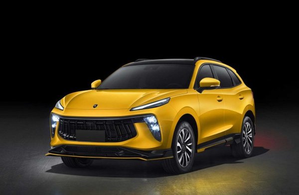 Forthing e марка на Dongfeng Liuzhou Motor, дъщерна компания на гиганта Dongfeng от град Лиуджоу. У нас се предлага от "Чайна Мотор Къмпани". От началото на 2024 това е и китайската марка с най-много регистрации в България - цели 257, като лъвският пай се пада на кросоувъра Forthing T5 Evo. На октомврийския автосалон в София ще дебютират нови три модела: хибридната версия на T5, електрическият седан S7 и 7-местният миниван V9. 
