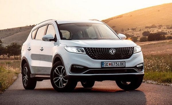 Автомобилна марка, родена от джойнт-венчър между Seres Group и Dongfeng, но сега вече Seres има пълния контрол върху нея. Компанията има два завода в Хубей и два в Чонкин, и специализира основно в по-достъпни модели с конвенционално задвижване. У нас се внася от "Чайна Мотор Къмпани". За първите осем месеца на годината са регистрирани общо 125 броя DFSK. На Софийския автосалон се очакват българските премиери на два нови модела, включително 7-местен плъг-ин хибрид. 
