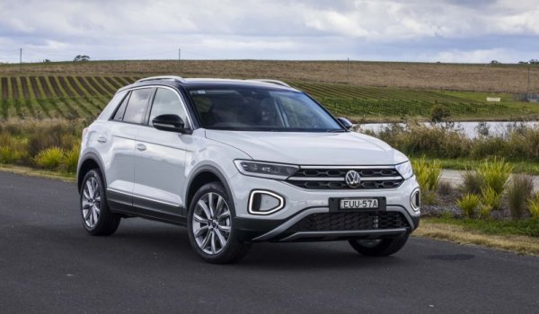 По-малките кросоувъри на VW, като T-Roc и Taigo, изобщо не предлагат задвижване на четирите колела. При T-Roc то се комбинира с двулитровия TSI турбобензин със 190 коня (именно за него е посочената цена, в ниво на оборудване Style), а също и с двулитровия TDI със 150 коня, но там цената е вече с 3000 лева по-висока. Цената се е увеличила с около 800 лева спрямо миналата есен, вероятно и заради влезлите в сила този юли нови изисквания на ЕС за задължително оборудване. 

Цена през 2020: 52 130 лева
Цена през 2021: 53 926 лева 
Цена през 2022: 61 977 лева
Цена през 2023: 67 277 лева
