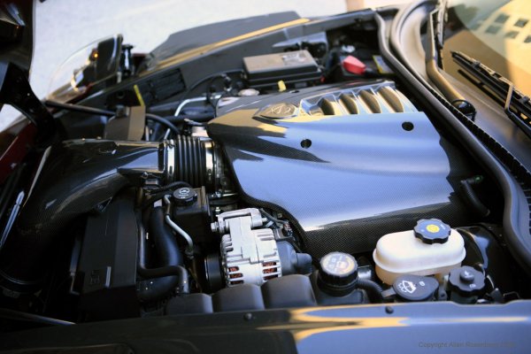 SV 9 Competizione - Италианско-американска кола, базирана на Corvette C6 LS3