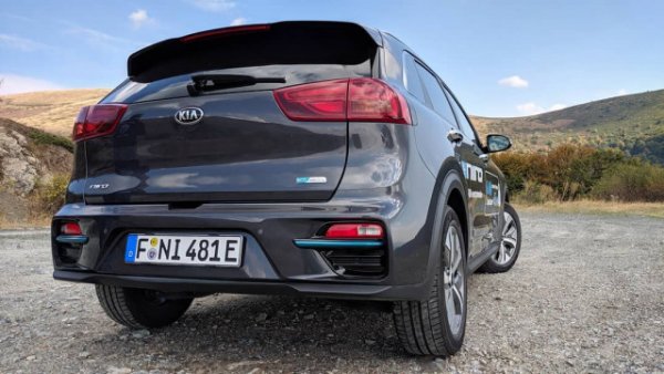 Най-слабо засегнатата от масовите марки. Спадът от началото на годината е едва 17%, което позволява на Kia да увеличи пазарния си дял с половин процент, до 3.5%. През септември ръстът е над 9 на сто. 
