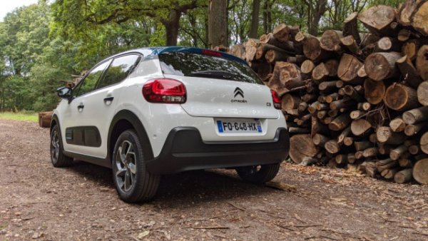 Почти 33% спад за марката от началото на годината, и свиването на френския пазар през септември не оставя много възможности за наваксване. Citroen губи три десети пазарен дял и вече има 4.3%. 
