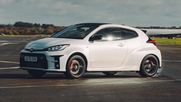 От този списък може да останете с впечатление, че великите хот хечове са останали безвъзвратно в миналото. Но не е съвсем така - ето ви и един актуален модел, който попада сред най-добрите в историята, макар все още да се продава на пазара (макар и на шокираща цена в Европа). 
