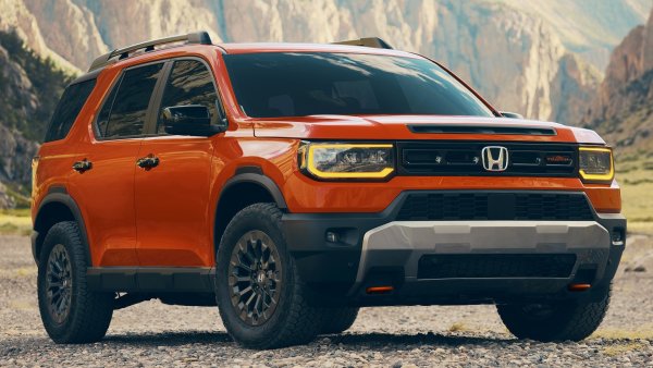 Honda ще актуализира Passport с пускането на версиите TrailSport и TrailSport Elite. Новият двигател DOHC V6, подобрената проходимост и удобният интериор правят обновения модел идеален за приключения.
