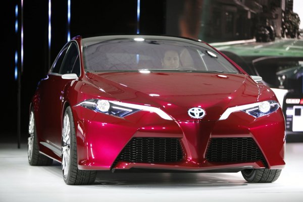 Детройт 2012 - Toyota NS4 Plug-in Hybrid Concept