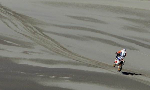 Кадри от Рали Дакар, което заради нестабилната ситуация в Африка, вече се провежда в Южна Америка.