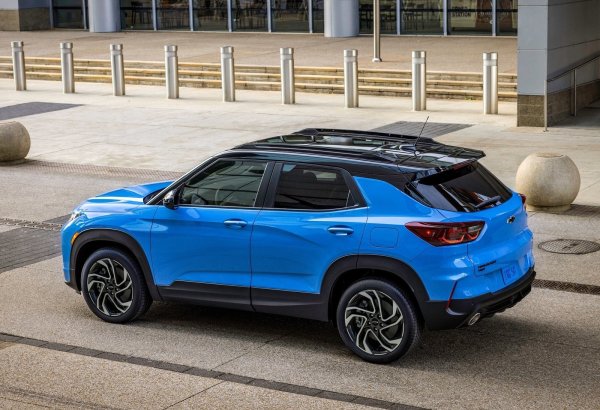 Цената на Chevrolet Trailblazer е много достъпна в сравнение с конкуренцията, започвайки от 23 100 of.d,d. Това оставя много място за по-възрастните да изберат надстройки, за да получат повече стандартно оборудване, включително круиз контрол и стартиране с бутон. Базовият 1,2-литров агрегат с турбокомпресор със 137 конски сили обикновено не е впечатляващ при по-интензивно шофиране. Малко по-мощна 1,3-литрова версия със 155 конски сили се предлага със задвижване на всички колела.
