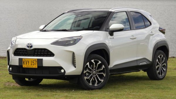 Кросоувърът е доста по-скъп и с по-спорен дизайн от оригиналния Yaris, на който е базиран. Но явно високата позиция на седене е достатъчна мотивация за купувачите - 34% ръст на годишна база. 
