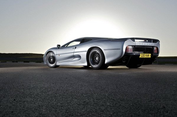 Jaguar XJ220
