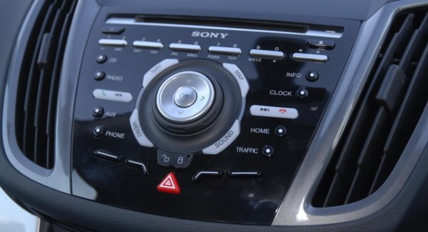 Кога за последен път слушахте CD в колата си? Трябва да е било преди поне 10 години. Почти всеки автомобил до средата на 2010 г. беше оборудван с един от онези странни хоризонтални прорези в таблото, въпреки че MP3-плейърите революционизираха начина, по който да слушаме музика преди цяло десетилетие. И нека не забравяме, че през 2010 г. Lexus все още инсталираше касетофони в своите автомобили.