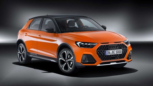 Гореща новина - SUV костюм за Audi A1. Компактният хечбек получи специален комплект и увеличен просвет, за да се състезава за титлата най-добрия градски кросоувър. На пазара ще се появи през есента на 2019 г., а базовата цена се очаква да бъде 23 000 евро.