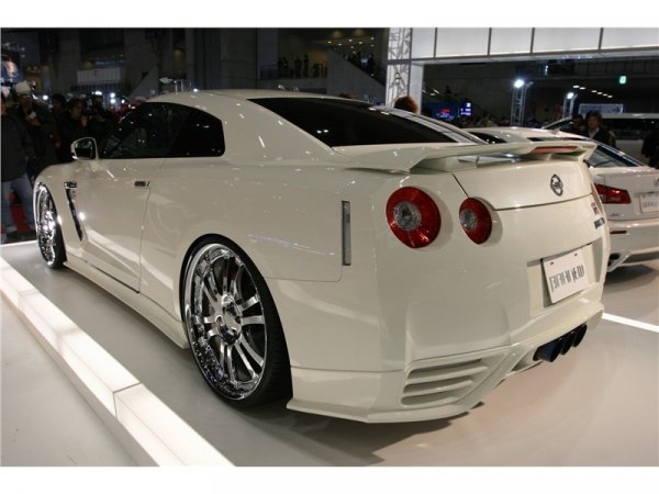 Branew Nissan GT-R / Токио 2009