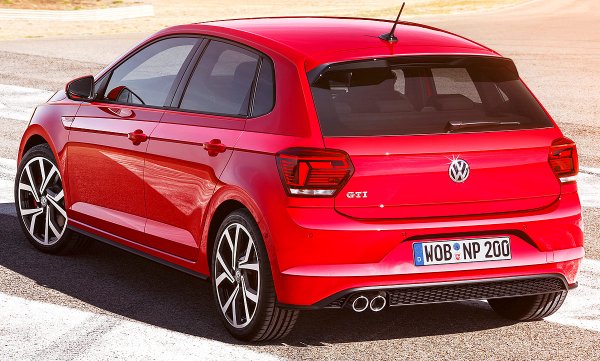 Още една уж шофьорска кола без ръчни скорости - текущият модел на GTI има двулитров мотор с 200 коня, но само 6-степенен автоматик. 
