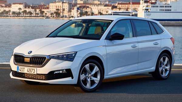 Skoda Scala 1.0 TSI	6 М и DSG7	110 к.с., 200 Нм 4,8 л/100 км

Ford Focus 1.0 Ecoboost 6 М		125 к.с., 210 нм	5,1 л/100 км

Peugeot 308 1.2 Turbo PureT. 6 М	110 к.с., 205 Нм	5,1 л/100 км.

Opel Astra 1.2 T 	6 М		145 к.с., 225 Нм	5,2 л/100 км 

Citroen C4 1.2 PureTech 6 М		113 к.с., 230 Нм	5,2 л/100 км
