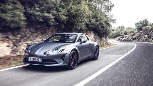 Alpine A110 1.8 Turbo 		6 М	292 к.с., 320 Нм	6,9 л/100 км

Audi TT	45 TFSI (2.0)		7 A	245 к.с., 370 Нм	7,1 л/100 км

BMW 2-Series Coupé		8 A	184 к.с., 270 Нм	7,2 л/100  км

Toyota Supra 2.0 Turbo		8 А	258 к.с., 400 Нм	7,3 л/100 км
