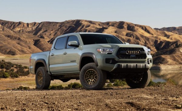 11. Toyota Tacoma (234,768)
12. Tesla Model 3 (232,700, предварителна оценка)
13. Toyota Corolla (232,370)
14. Chevy Equinox (212,701)
15. Hyundai Tucson (209,624)
16. Honda Civic (200,381)
17. Honda Accord (197,947)
18. Ford Explorer (186,799)
19. Toyota Highlander (169,543)
20. Subaru Outback (161,814)
21. Subaru Crosstrek (159,193)
22. Jeep Wrangler (156,581)
23. Mazda CX-5 (153,808)
24. Subaru Forester (152,566)
25. Ford Escape (140,968)