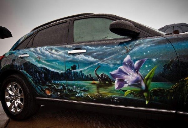 Снимки от фестивала "AEROграфии", който се провежда ежегодишно в Санкт Петербург. На него могат да се видят едни от най-интересните, изрисувани автомобили в Русия.