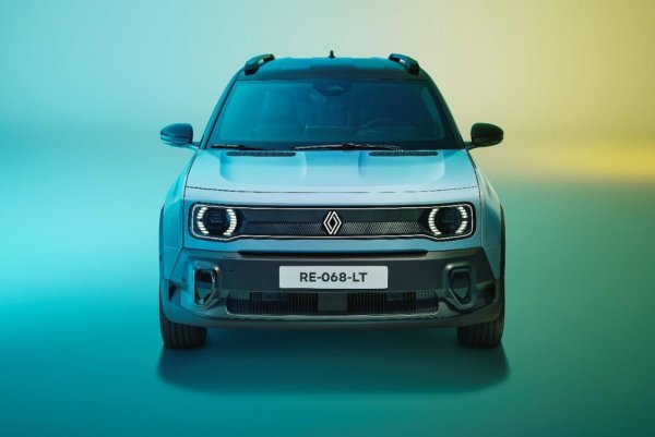 По-мощната версия ползва същия постоянно възбудим синхронен мотор като в Megane E-Tech, с мощност 150 конски сили, 245 Нм максимален въртящ момент, и ускорение от 0 до 100 км/ч за 8.5 секунди. Максималната скорост е ограничена на 150 км/ч. Тук батерията е с капацитет 52 кВтч, и стига за над 400 км пробег. 
