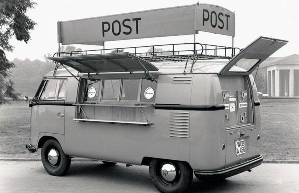 Понякога на базата на микробусите се откривали и цели мобилни пощенски клонове. Като този Transporter, в който можело да се купят картички, пощенски марки, да се приемат и предават колети и т.н.