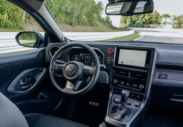 Солидна малка спортна кола, пусната преди четири години, днес вече има статут на култов модел. Ако внезапно не получи наследник (което в сегашните условия, уви, е доста вероятно), със сигурност интерес към колата няма да липсва.
