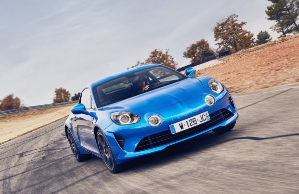 Възраждането на френската марка е белязано от стартирането на производството на олекотения спортен автомобил A110 със средно разположен двигател и задно задвижване. Малка кола с тегло от едва 1100 кг и турбо двигател 1.8 с мощност 250 коня, съчетана с невероятно шаси, някак мистериозно кара всеки, който е имал шанса да я кара, да се влюби в нея.
