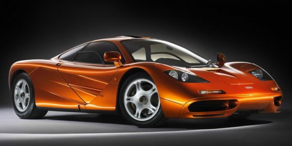 McLaren F1 е определян и като суперкола, и като хиперкола, като най-интересният му детайл е именно двигателят. Това е 6,1-литров V12, който е правен по поръчка за този модел заедно със скоростната кутия, но корените му са в мотор, използван от BMW 7-Series. Именно модифицираното E38 е използвано за тестовете на този двигател.