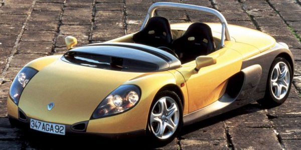 Приличайки на машина от научно-фантастичен филм от 80-те години, Renault Sport Spider е със средно разположен двигател и задно предаване. Моторът е 2,0-литров с 4 цилиндъра, като се поставя на първото поколение на Megane. Колата няма предно стъкло или покрив, но е част от собствената състезателна серия на марката.