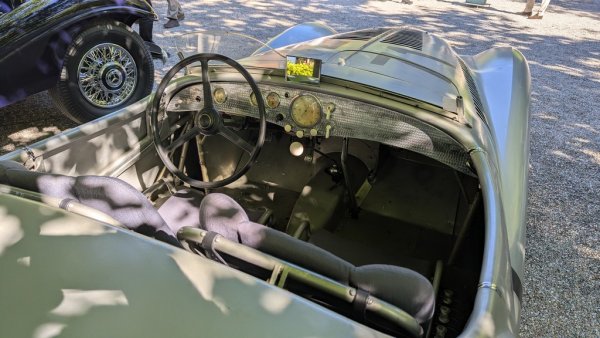 Историята на колата прави рязък завой през 1945, когато тя е иззета от съветските войски като репарации и откарана в Москва, където е предоставена за лично ползване на Артьом Микоян - авиационния конструктор, създал изтребителите MиГ. Bugelfalte остава в семейството на Микоян до 1972, когато синът му я разменя за чисто нова Лада. След края на Студената война се връща на Запад. 