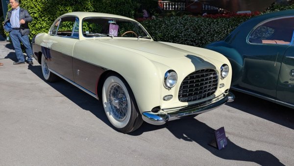 В началото на 50-те години Ferrari предлага повечето си модели в две версии - по-спортна и по-комфортна. 212 Inter е комфортната - с по-дълго междуосие, но със същия 2.6-литров V12 двигател Colombo, развиващ 150 до 170 конски сили. Произведени са само 73 бройки. 
