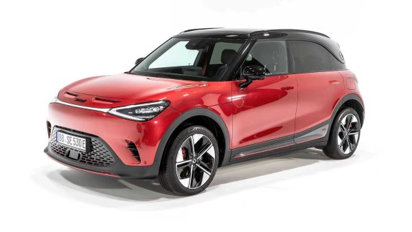 Новите електрически модели, създадени съвместно от Mercedes-Benz и марката Smart Automobile, която е собственост на Geely, идват от Китай. Както Smart #1, така и Smart #3 напускат вратите на фабриката в Сиан (провинция Шанси), с мощности, вариращи от 272 до 428 к.с. Пробегът варира от минимум 325 км до максимум 455 км.
