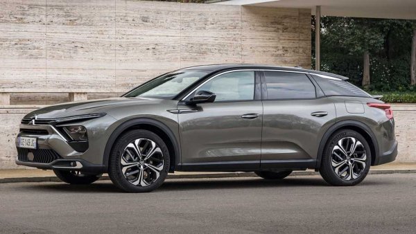 Първият френски автомобил с етикет &bdquo;Made in China&ldquo; в този този списък е Citro&euml;n C5. Всъщност оригиналният кросоувър е наистина китайски и се предлага с бензинови или plug-in хибридни двигатели с мощност от 131 до 225 к.с. 

Производството се извърша в завода в Ченду (проивинция Съчуан), който е собственост на партньора Dongfeng Motor.
