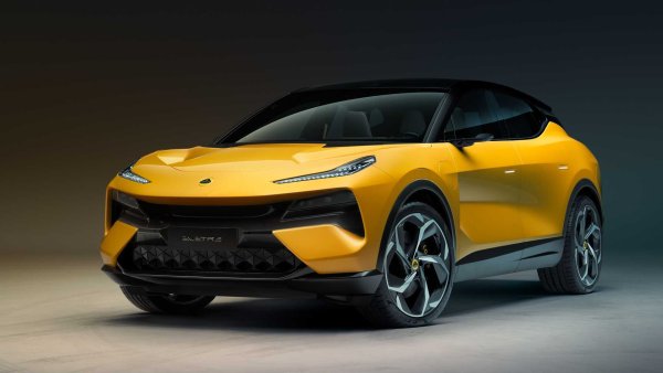 Всички нови електрически автомобили на Lotus се произвеждат в Китай, където е домът на компанията майка Geely. Както Lotus Eletre, така и Lotus Emeya излизат от фабриката в Ухан (провинция Хубей).

И всъдеходът, и електрическият седан се задвижват от два електрически мотора с мощност между 600 и 918 к.с. Пробегът варира от минимум 435 до максимум 610 км.
