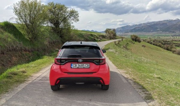 Макар и богати, швейцарците винаги са се отличавали и с прагматична жилка. Новият Yaris отчита 73% ръст (686 продажби), и измъква първото място от Skoda Octavia. По-нататък следват Volvo XC40, Mercedes GLC, Skoda Karoq и Audi Q3. 
