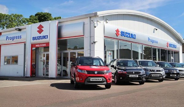 Поредната японска компания, която за момента не се интересува от агенционния модел. Всъщност един от шефовете на Suzuki за Европа дори намекна, че смята този подход  за не съвсем почтен. 
