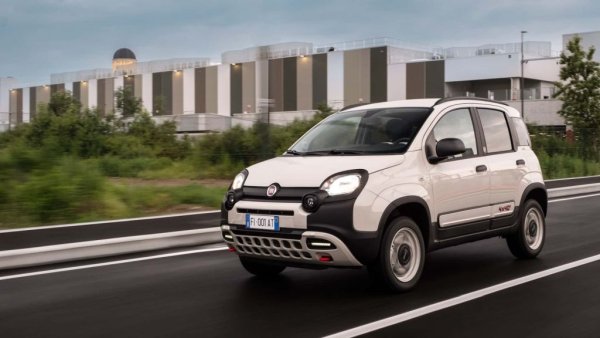 11. Fiat Panda - 26,357 (19.2%)
12. Kia Sportage - 26,285 (35.9%)
13. Dacia Duster - 26,220 (-2.7%)
14. Toyota Yaris - 25,367 (-9.3%)
15. Ford Puma - 24,912 (27.3%)
16. VW Tiguan - 24,535 (-9.3%)
17. Nissan Qashqai - 24,066 (29.6%)
18. Opel Corsa - 23,983 (-14.6%)
19. Hyundai Tucson - 23,44 (7.5%)
20. Toyota Corolla - 22,841 (26%)

