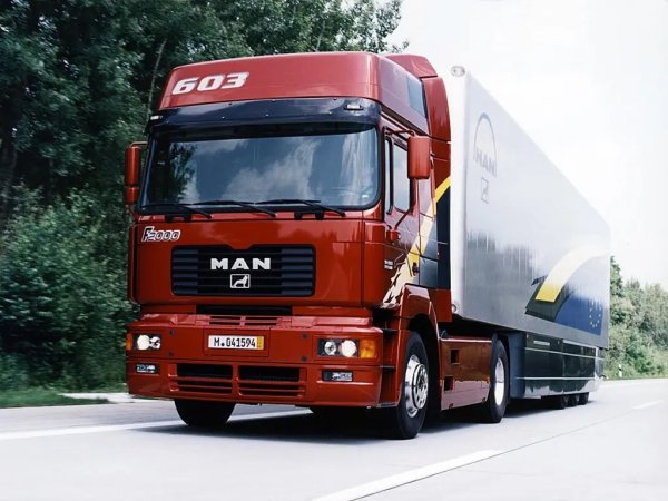 През 80-те години камионите на MAN и Mercedes получават дизелови V10 с обем 18 литра. Агрегатът е съвместна разработка на двете компании, всяка от които обаче после го окомплектова със свои собствени цилиндрови глави и горивни системи. По-късно същият двигател е адаптиран за употреба в моторни лодки, с мощност до 1035 конски сили. 
