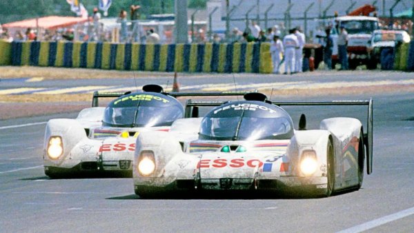 Peugeot създава своя най-паметен V10 за 905, своя състезателен болид за Льо Ман. Този 3.5-литров двигател дава 641 коня при 12,500 оборота в минута. При дебюта си в 24-те часа през 1991 всички коли с него се чупят и не финишират. Но през 1992 вече е победител. 
