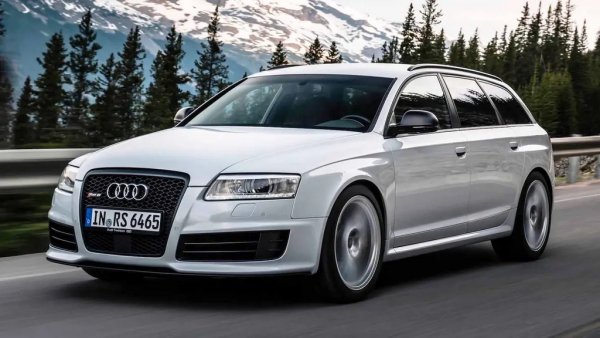 Ако споменатите 444 коня в S6 са се стрували недостатъчни на някой фен на Audi, компанията бързо е взела мерки да потуши недоволството - като сложи туин турбо версия на V10 с 572 коня в новото RS6. 
