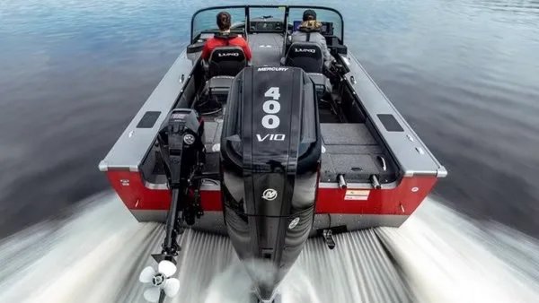 Един от най-смайващите V10 е разработен не за автомобили, а за лодки - 5.7-литров агрегат с 400 конски сили и четири разпределителни вала, създаден от Mercury Marine.
