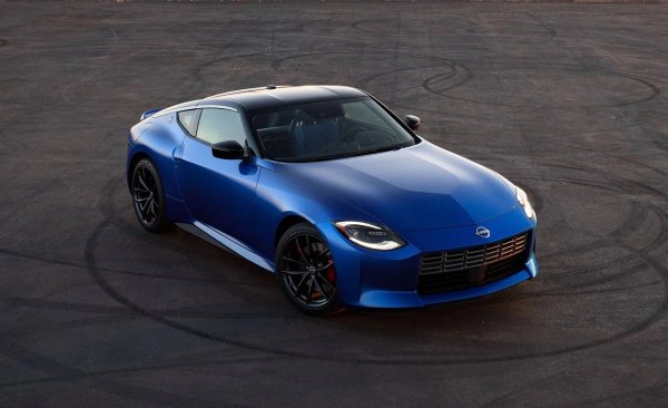 За да се подобри охлаждането и да се повиши надеждността, обемът на напълненото масло е увеличен от 2020 г. насам - това спомогна за намаляване на оплакванията от течове през турбинни уплътнения и стабилизиране на температурата на маслото под товар.

Освен това двигателят е изключително чувствителен към сервизните интервали: ако сменяте маслото поне веднъж на всеки 5000-7000 км и избягвате прегряване, тогава ресурсът на агрегата далеч ще надхвърли декларираните от производителя 200 000 км.
