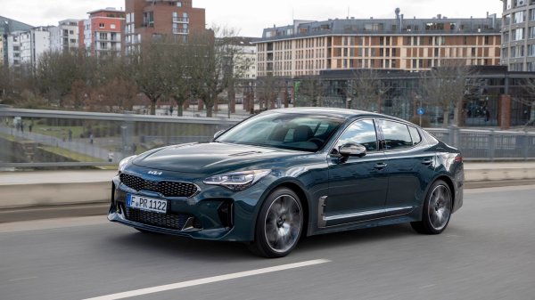 Двигателят е чувствителен към прегряване, особено при шофиране в жега и задръствания, така че охладителната система винаги трябва да е в ред. Но ако следвате основните изисквания - наливайте добро масло, сменяйте го поне веднъж на всеки 7000-8000 км, не прегрявайте и използвайте висококачествен бензин, двигателят издържа дълго време без основен ремонт - повече от 250 000 км. 