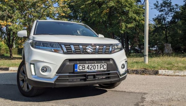 Новите стандарти за емисиите удариха сериозно ориентираната в бюджетните сегменти японска марка. Тазгодишните продажби са по-слаби от миналогодишните, и далеч, далеч зад 675-те автомобила, реализирани за същия период на 2019 година. 

Най-продавани модели:
Suzuki Vitara - 51
Suzuki Swift - 30
Suzuki Ignis - 24
Suzuki Jimny - 17
Suzuki SX4 - 14